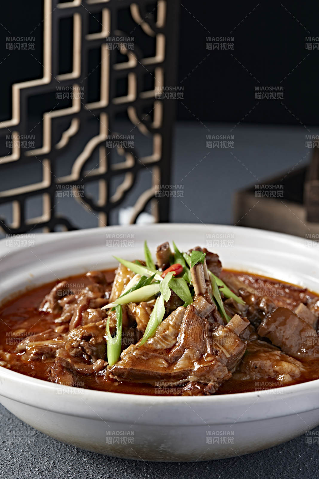 砂锅红焖香辣羊排带皮羊肉