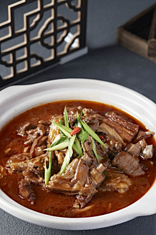 砂锅红焖香辣羊排带皮羊肉