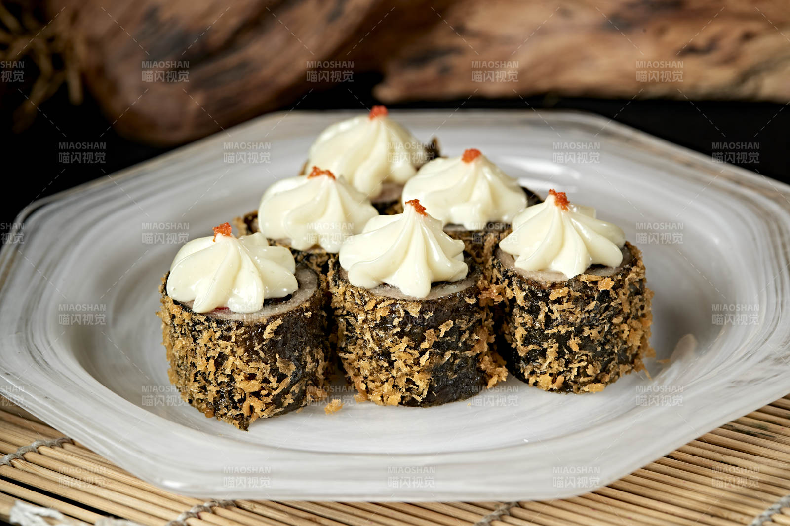 美乃滋酱配紫菜鳕鱼蟹籽卷