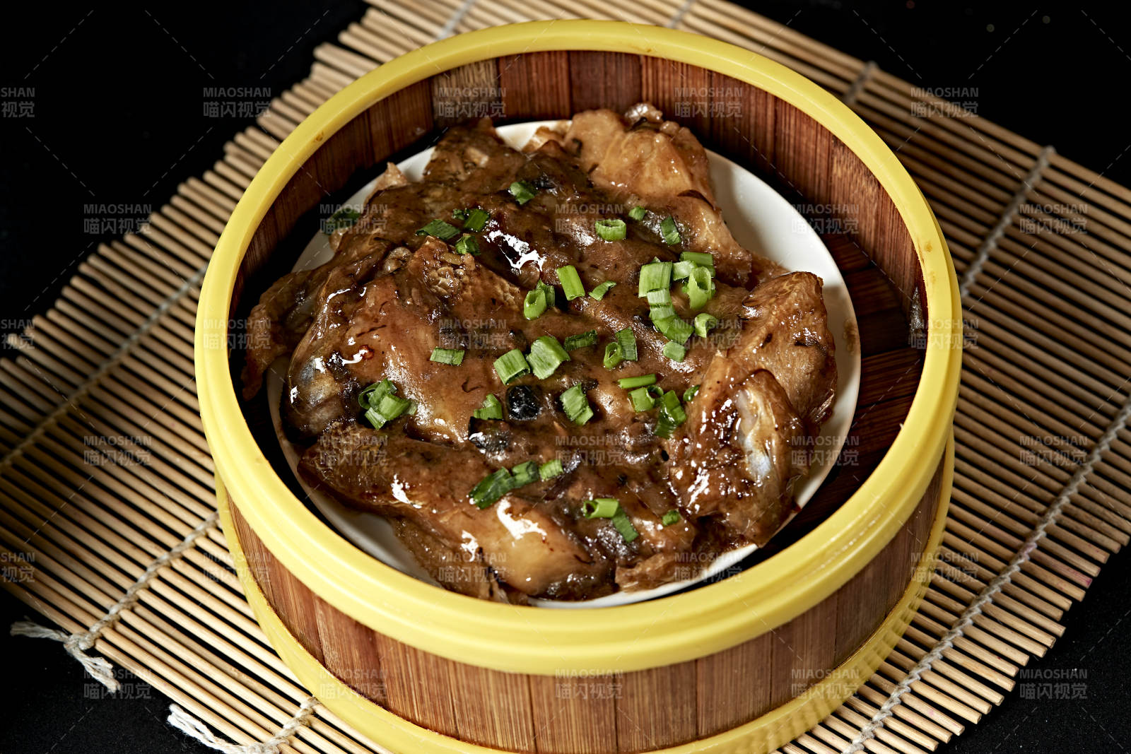 美味茶餐香蒸醬香小雛雞