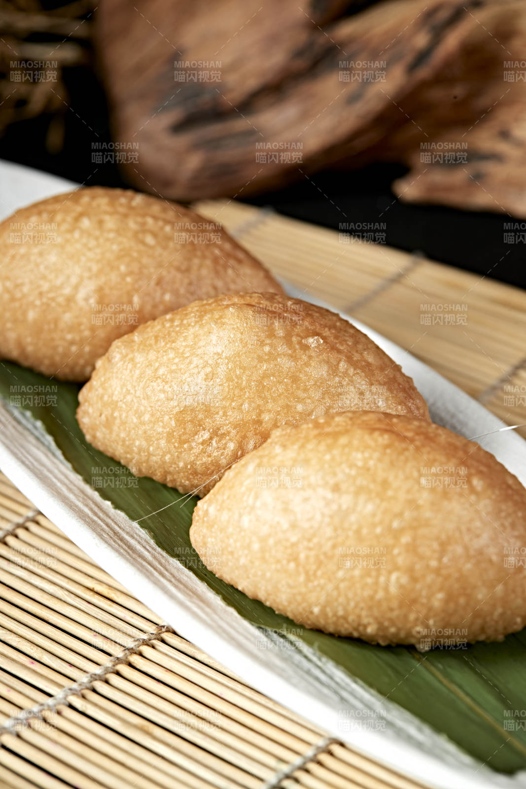 美味茶餐港式油炸酥皮酱肉包图片