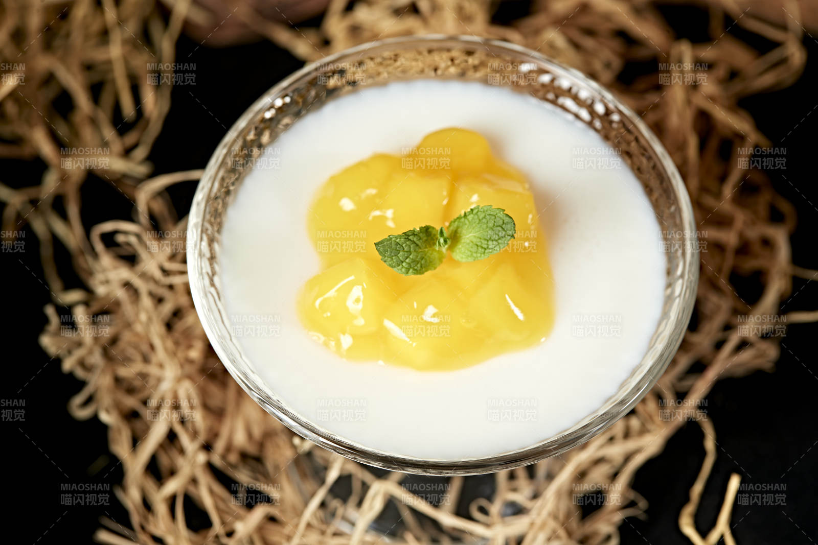 美味椰奶芒果粒布丁