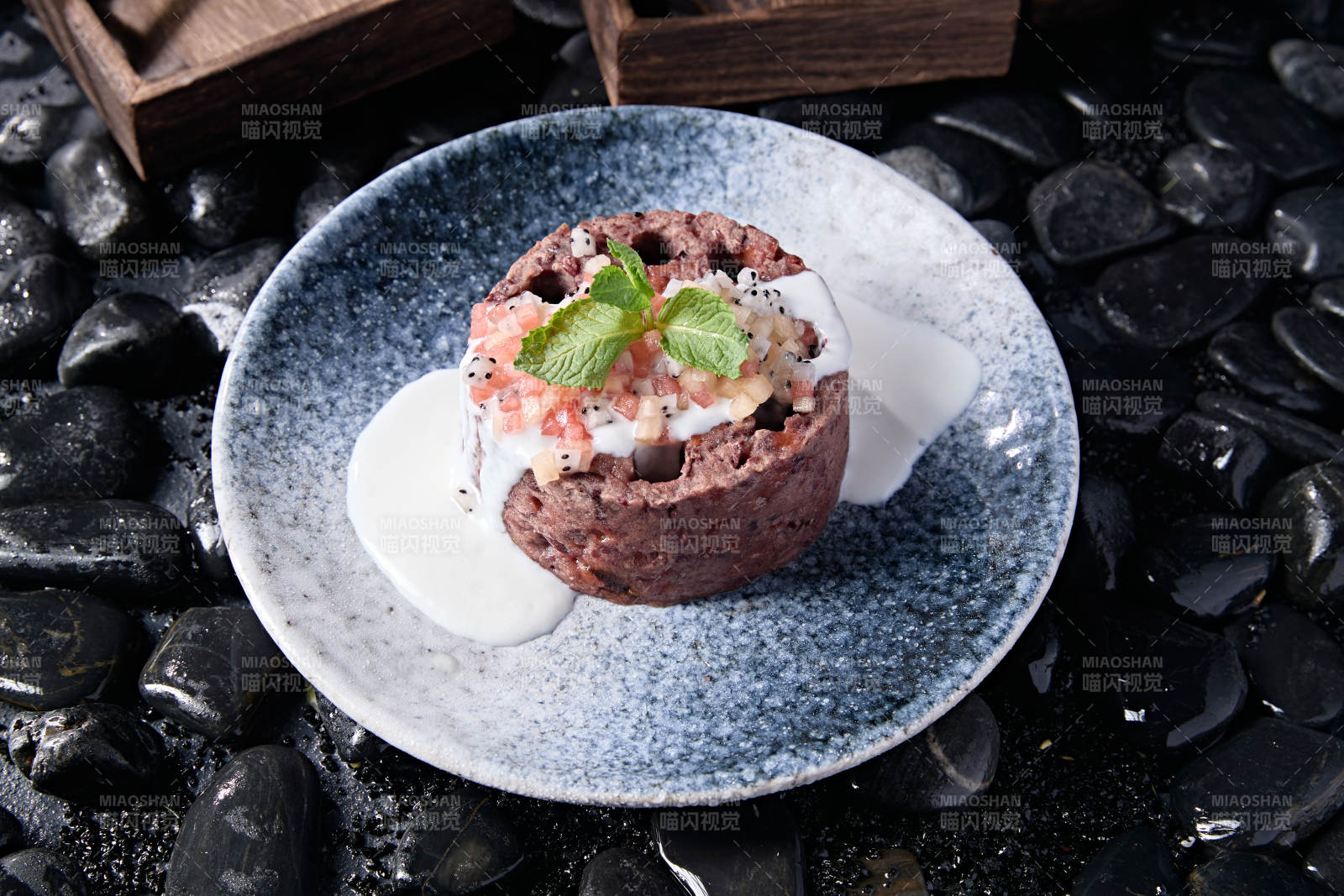 蜂窝煤造型的酸奶果粒红豆泥糕