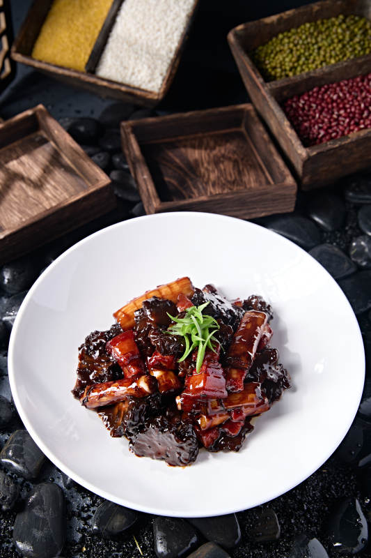 传统鲁菜风味葱烧红烧肉鸡冠菌