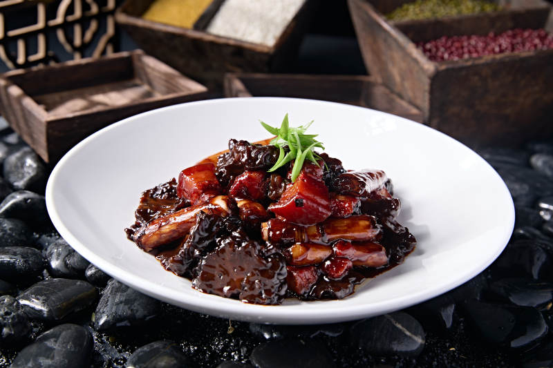 传统鲁菜风味葱烧红烧肉鸡冠菌