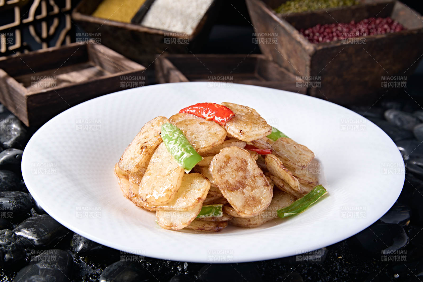 虎皮彩椒油炸糖霜土豆片