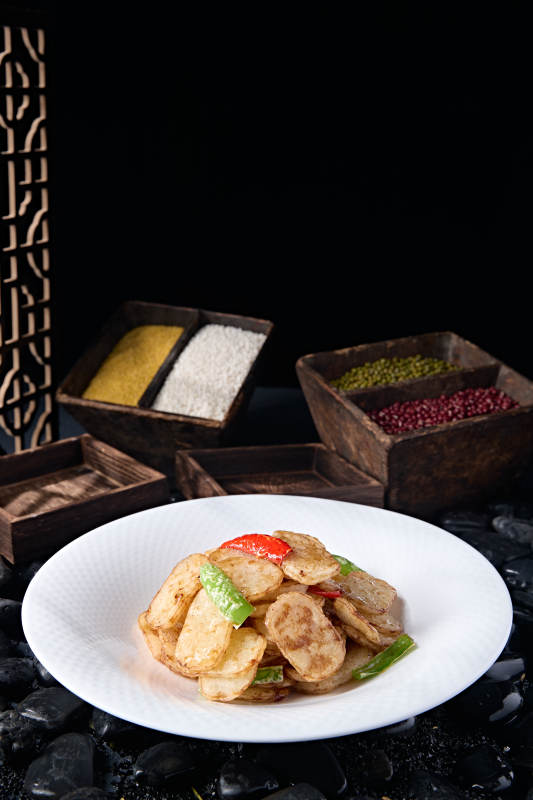 虎皮彩椒油炸糖霜土豆片