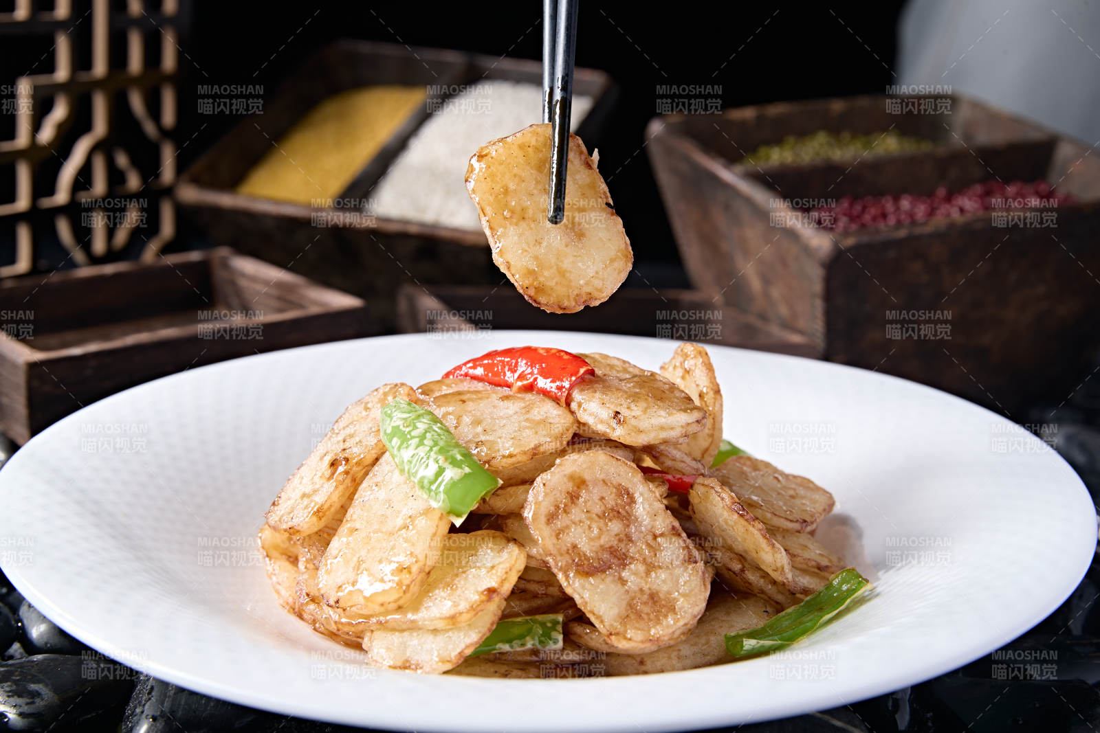 虎皮彩椒油炸糖霜土豆片