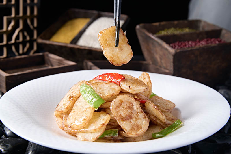 虎皮彩椒油炸糖霜土豆片