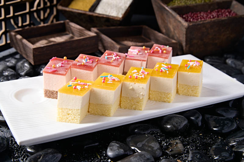 奶香慕斯草莓芒果果冻蛋糕双拼