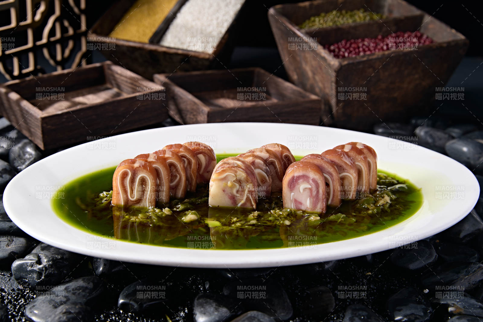 青葱葱油油浸猪耳丝卷切片