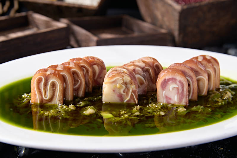 青葱葱油油浸猪耳丝卷切片