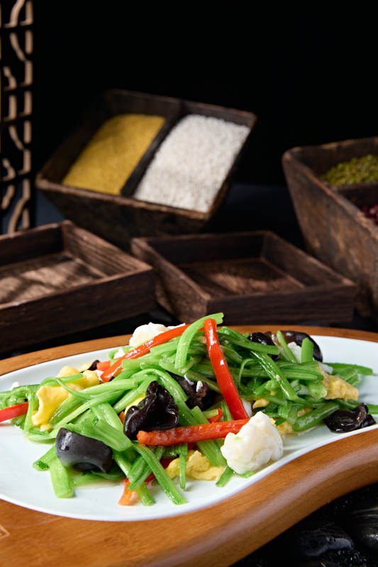 木耳彩椒茼蒿炒蛋配魚滑