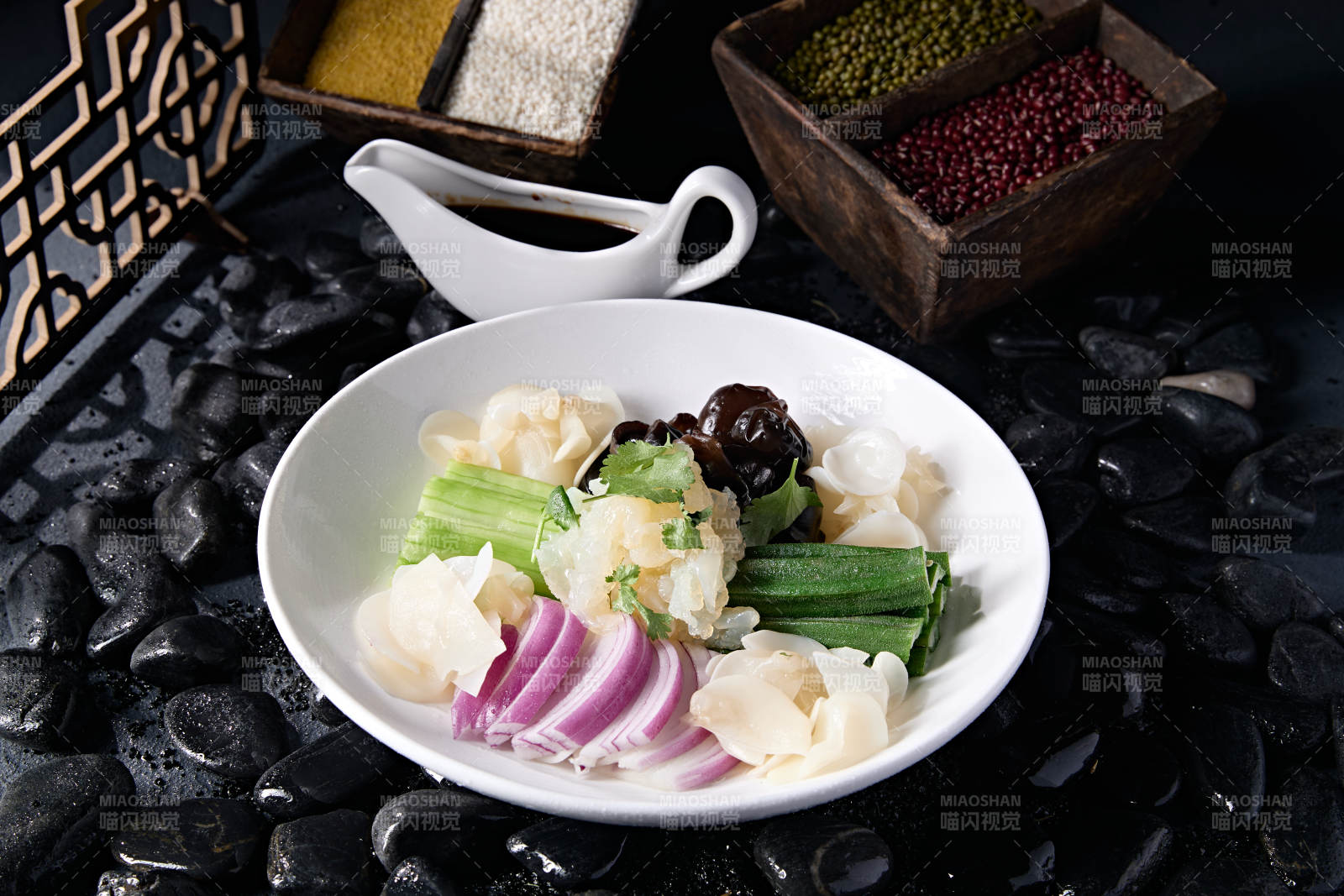 精美涼菜白木耳海蜇頭秋葵乳瓜洋蔥絲