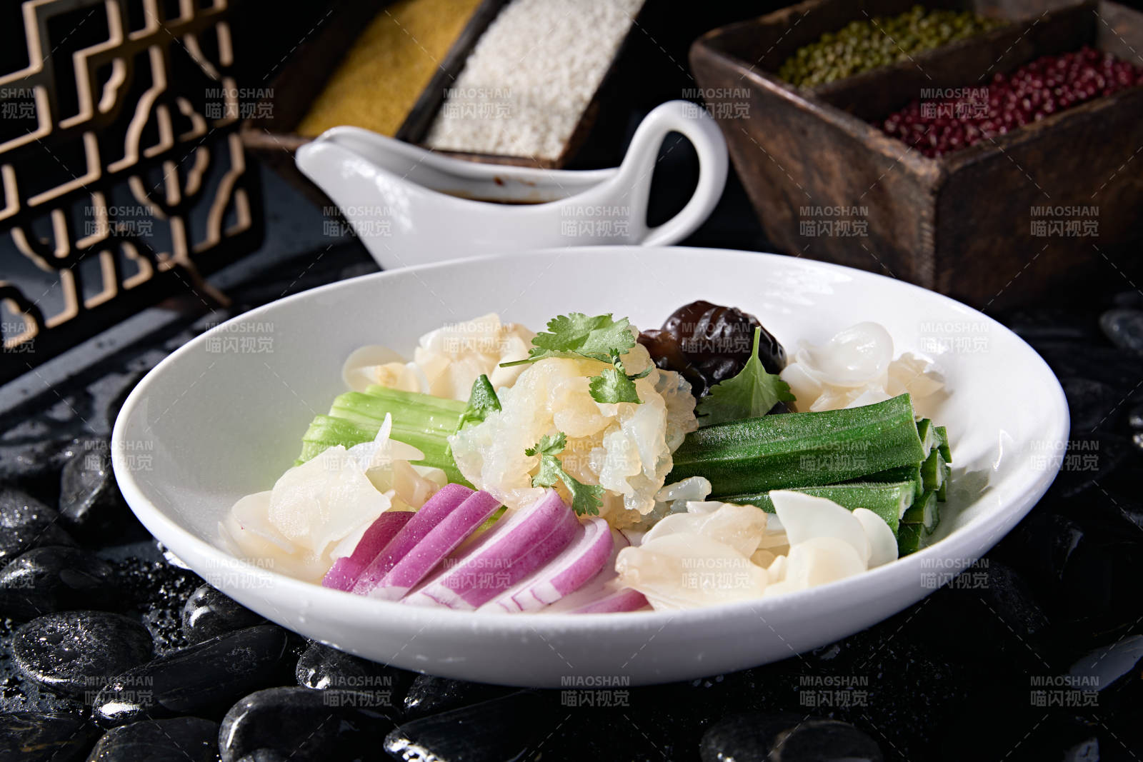 精美涼菜白木耳海蜇頭秋葵乳瓜洋蔥絲