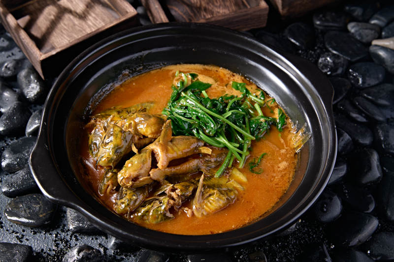 美味石锅炖嘎鱼