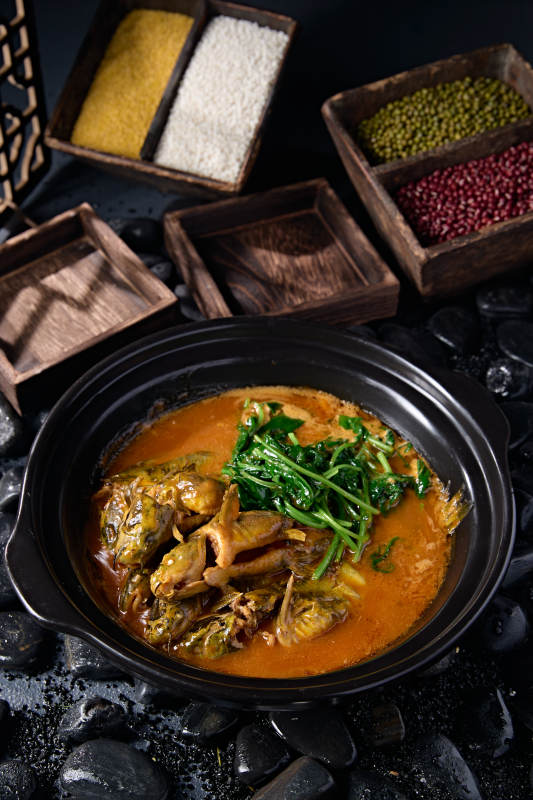 美味石锅炖嘎鱼