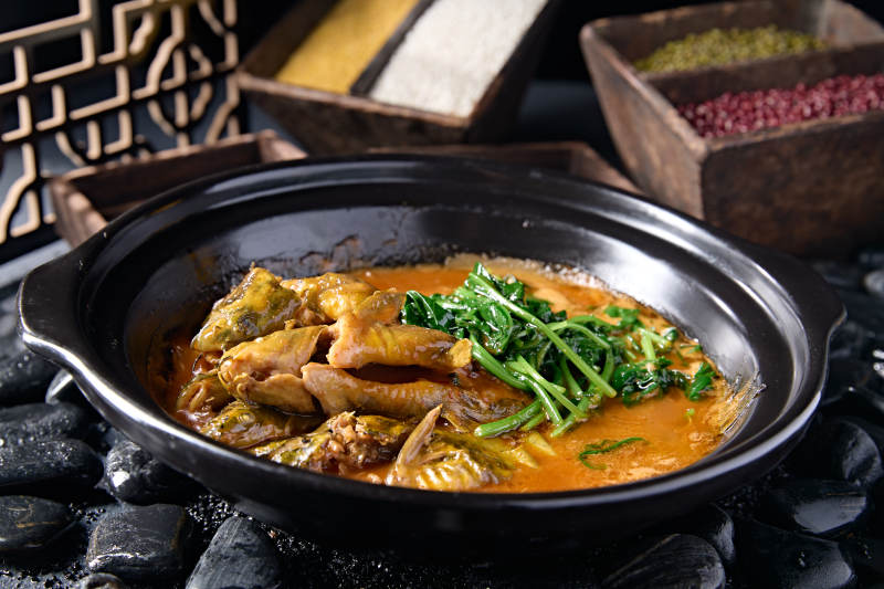 美味石锅炖嘎鱼