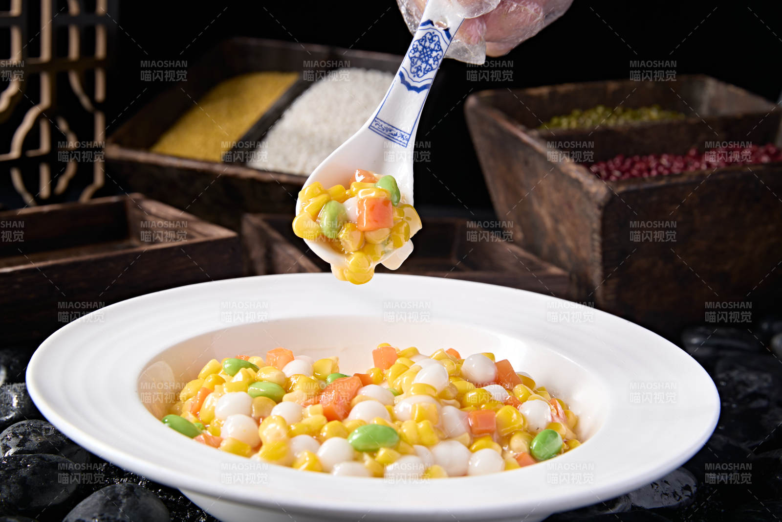 糖水青豆芋圆玉米粒胡萝卜丁