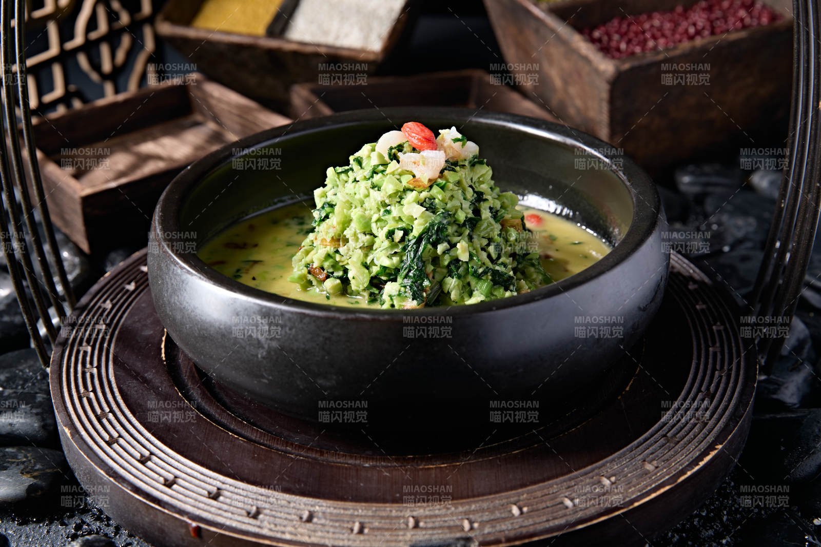 鮮高湯燉煮蝦肉枸杞毛豆芯