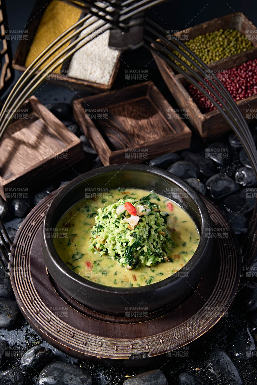 鮮高湯燉煮蝦肉枸杞毛豆芯