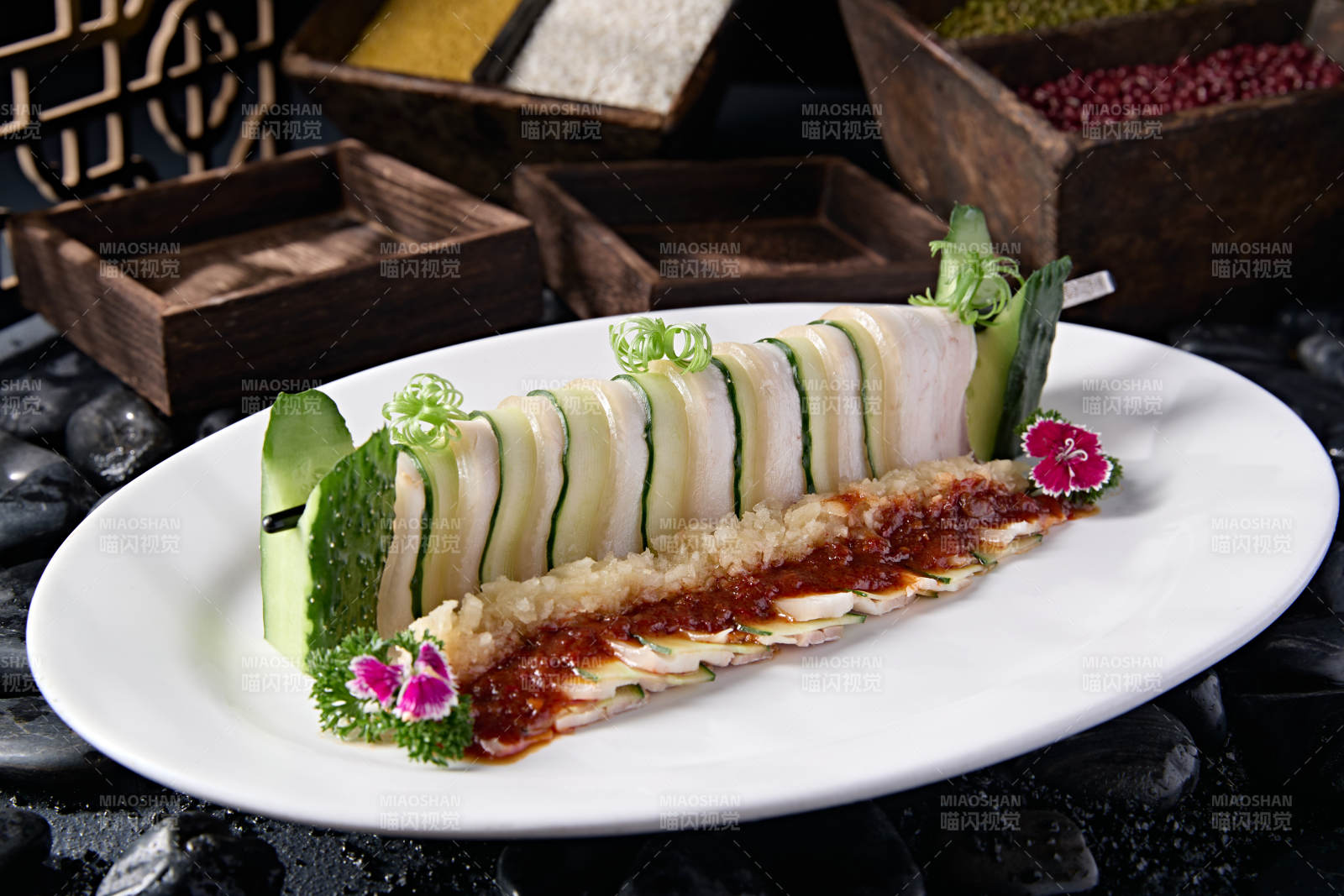 瓜片蒜沫汆白肉片