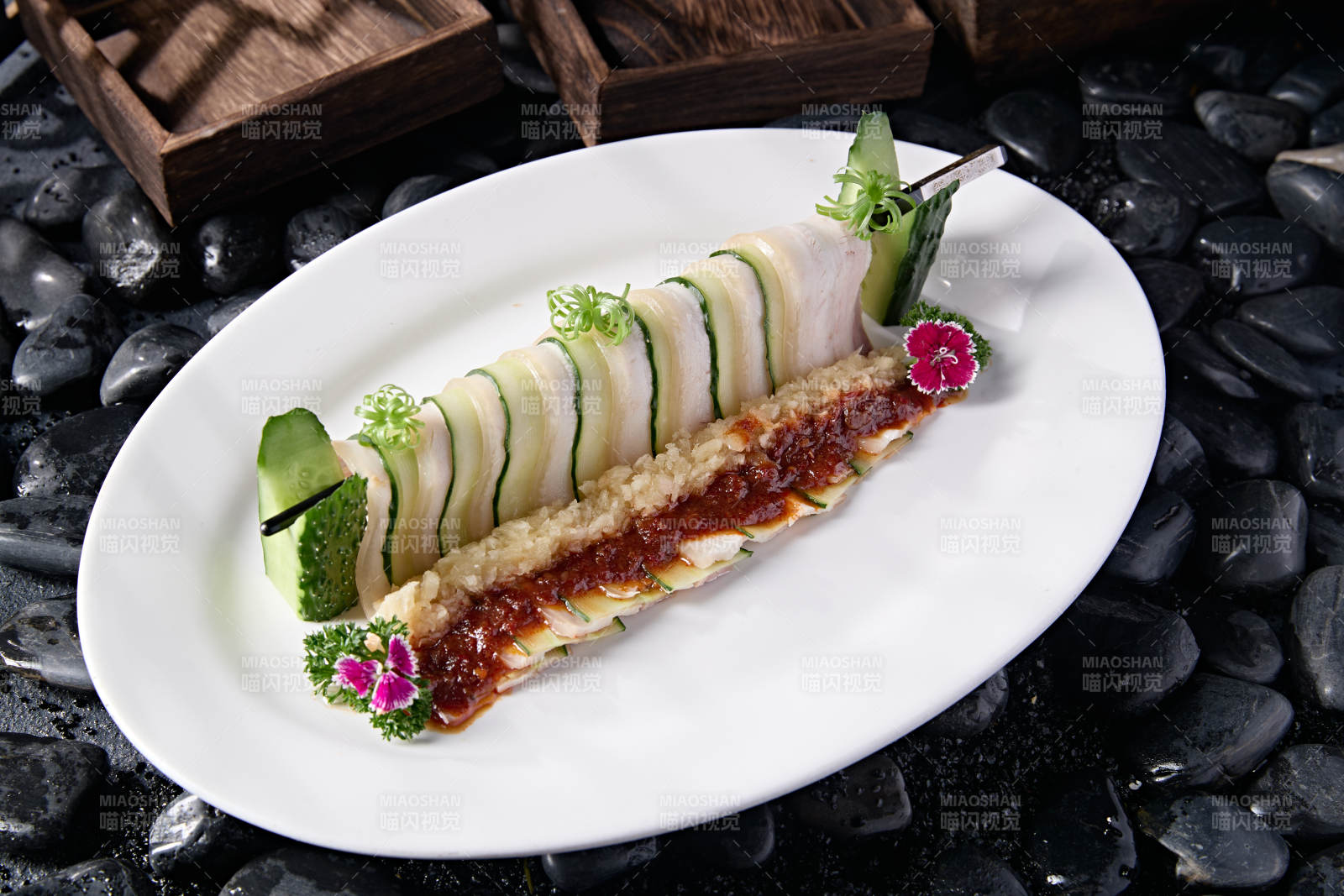 瓜片蒜沫汆白肉片