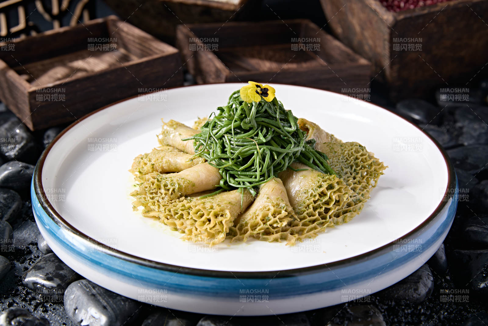 精美凉菜沙葱金钱肚