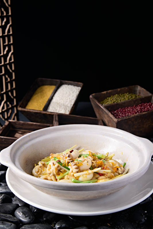 石锅葱香煲墨鱼