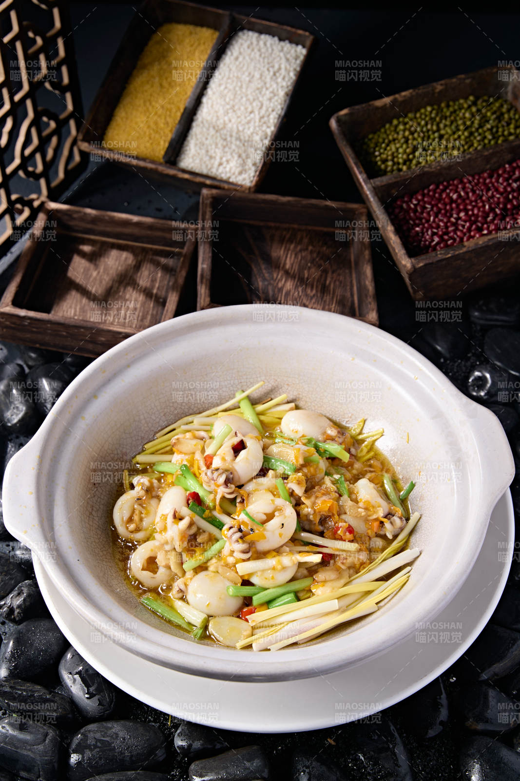 石锅葱香煲墨鱼