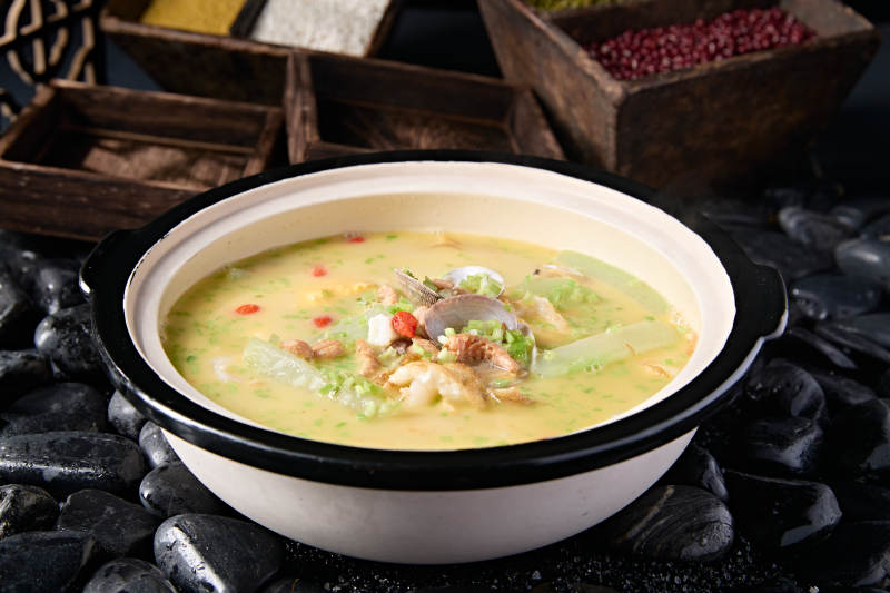 浓汤砂锅小海鲜丝瓜块