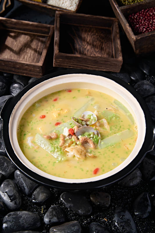 浓汤砂锅小海鲜丝瓜块