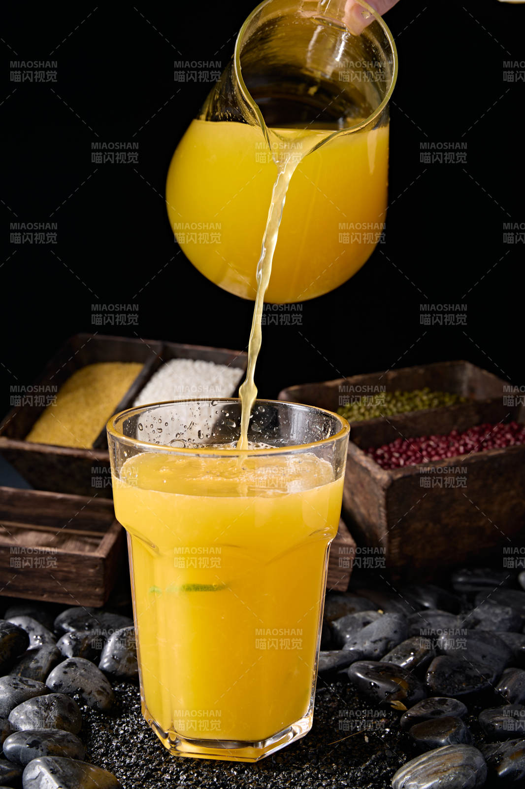 美味果汁鲜榨柳橙汁