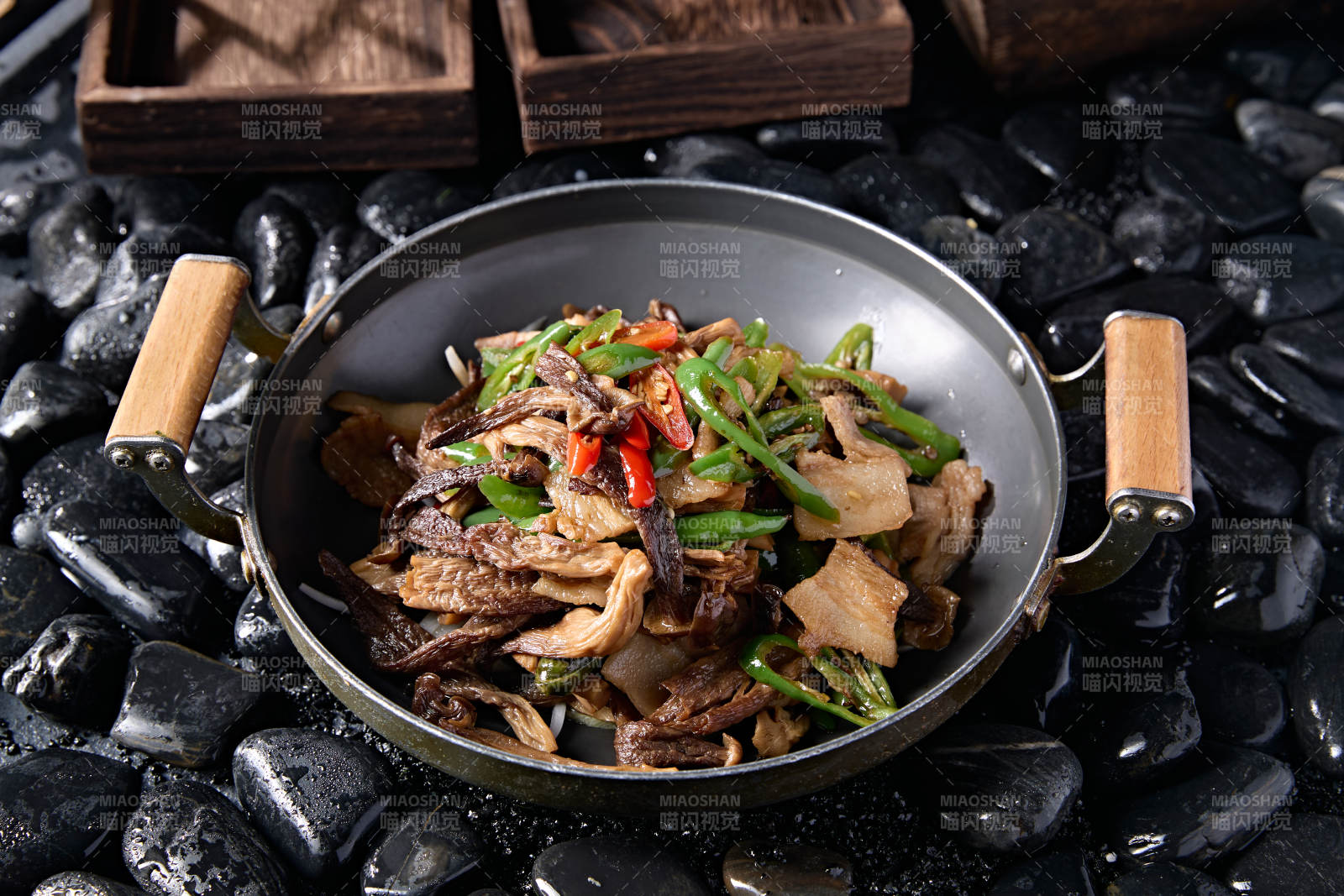 锅仔杭椒五花肉山珍菌