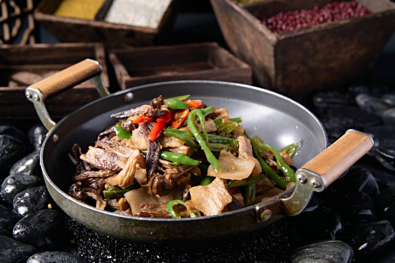 锅仔杭椒五花肉山珍菌