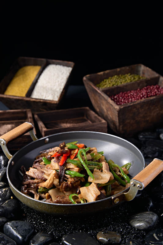 锅仔杭椒五花肉山珍菌