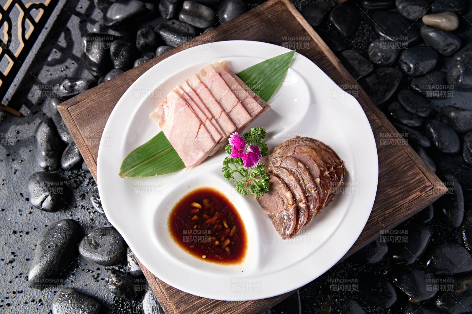 精美凉菜蘸汁压肉肘花双拼