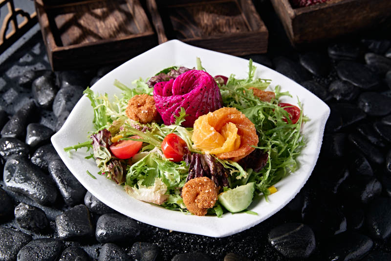 三文鱼时蔬果蔬大拌菜