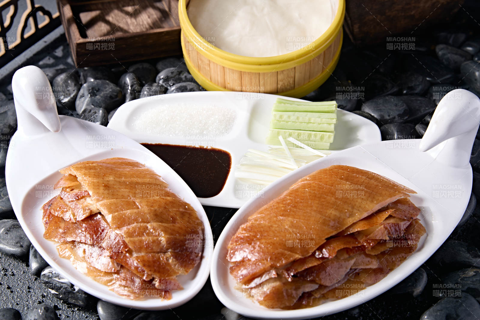 京味果木炭烤鴨配博餅