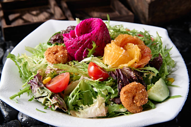 三文鱼时蔬果蔬大拌菜