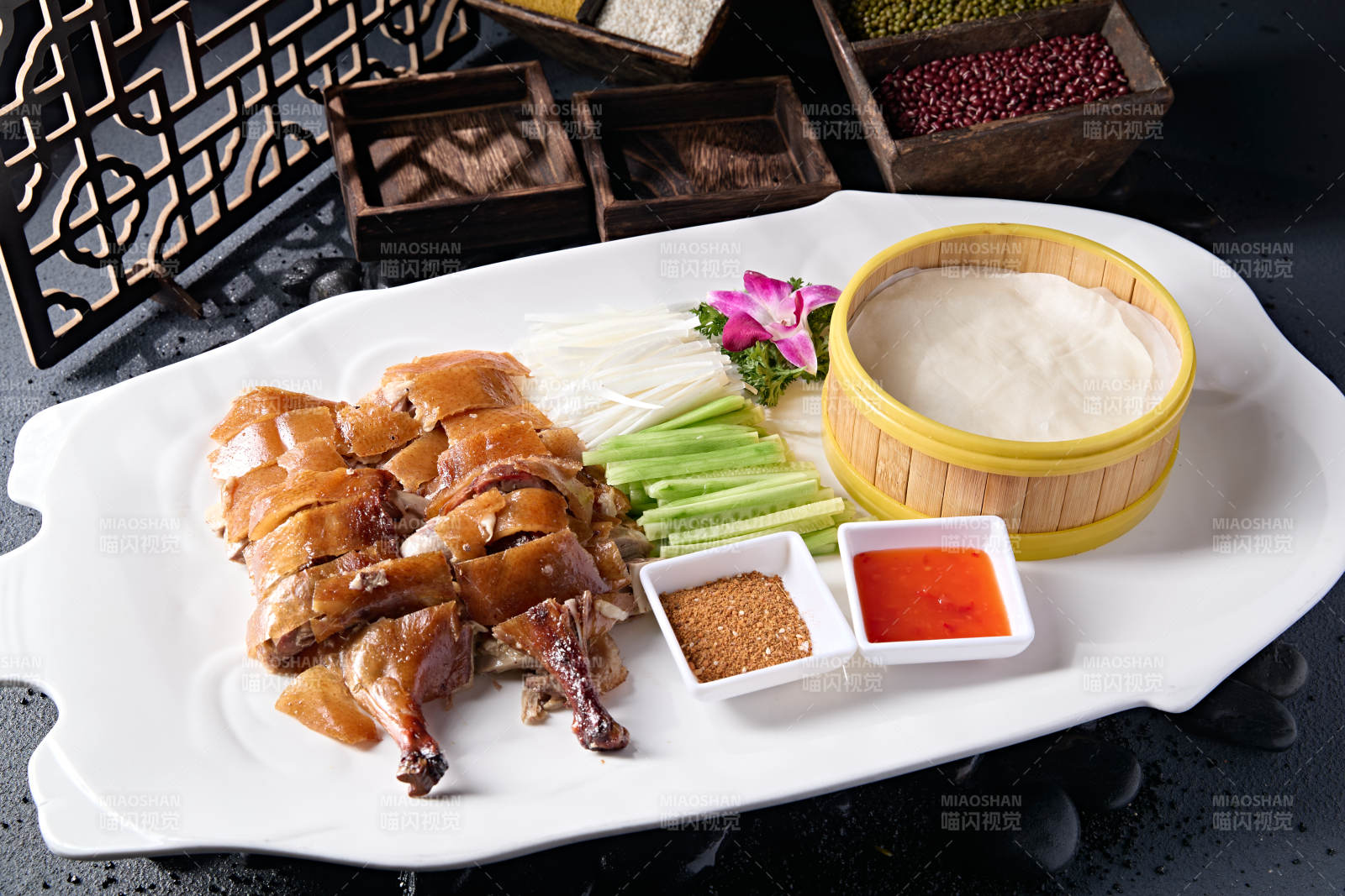 京味果木炭烤鴨配博餅