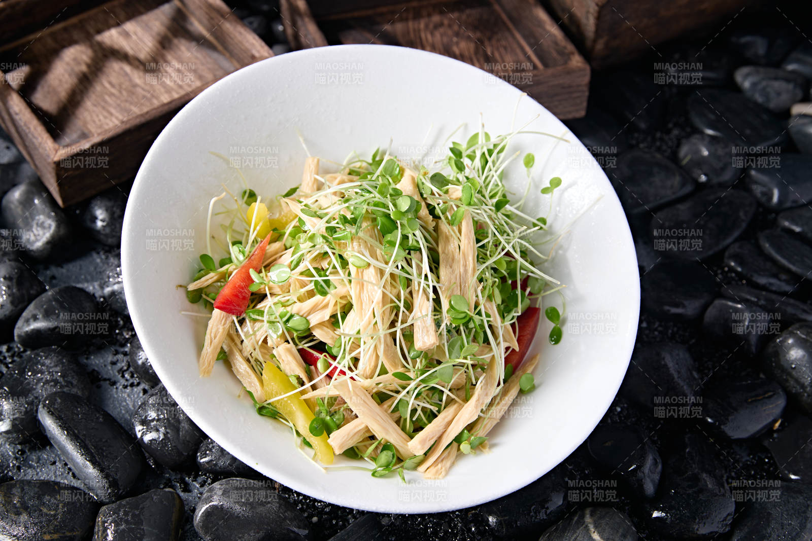 美味涼菜彩椒腐竹拌豆苗