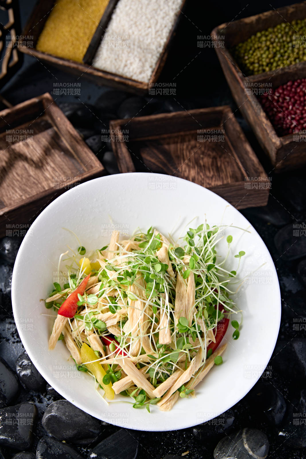 美味涼菜彩椒腐竹拌豆苗