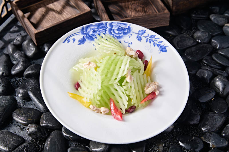 精美凉菜红豆芦笋彩椒拌桃仁