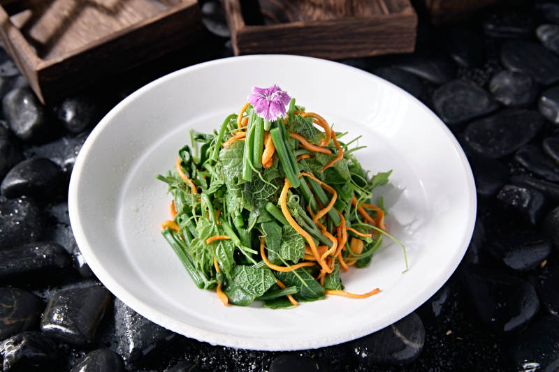 虫草花凉拌丝瓜尖