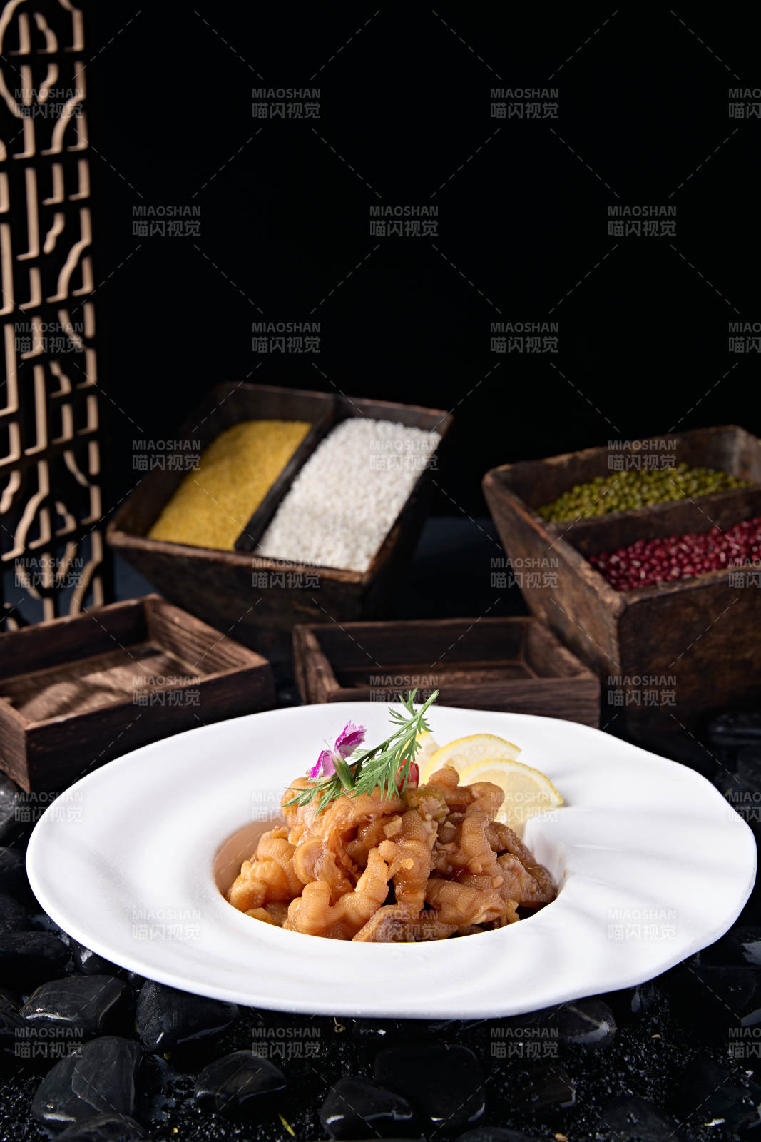 精美凉菜柠檬酸辣脱骨凤爪图片