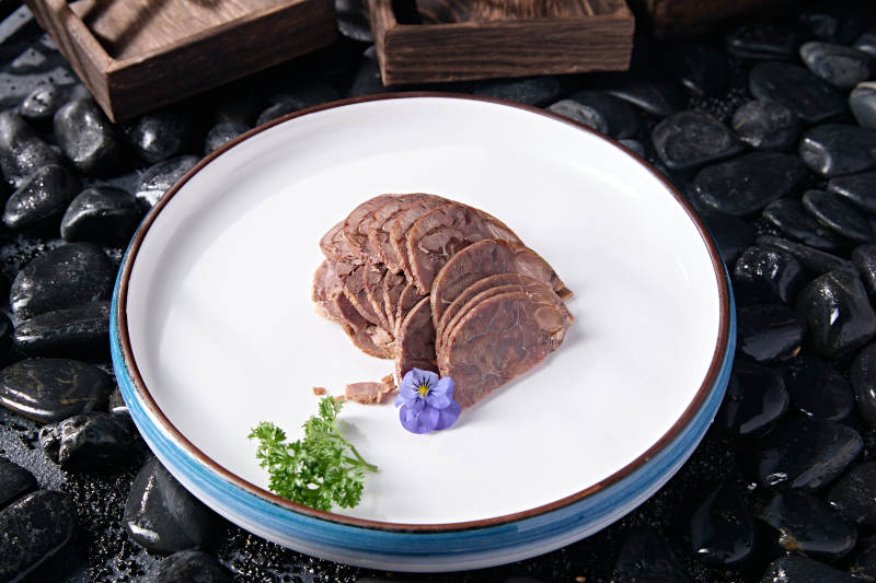 凉菜五香压牛腱切片