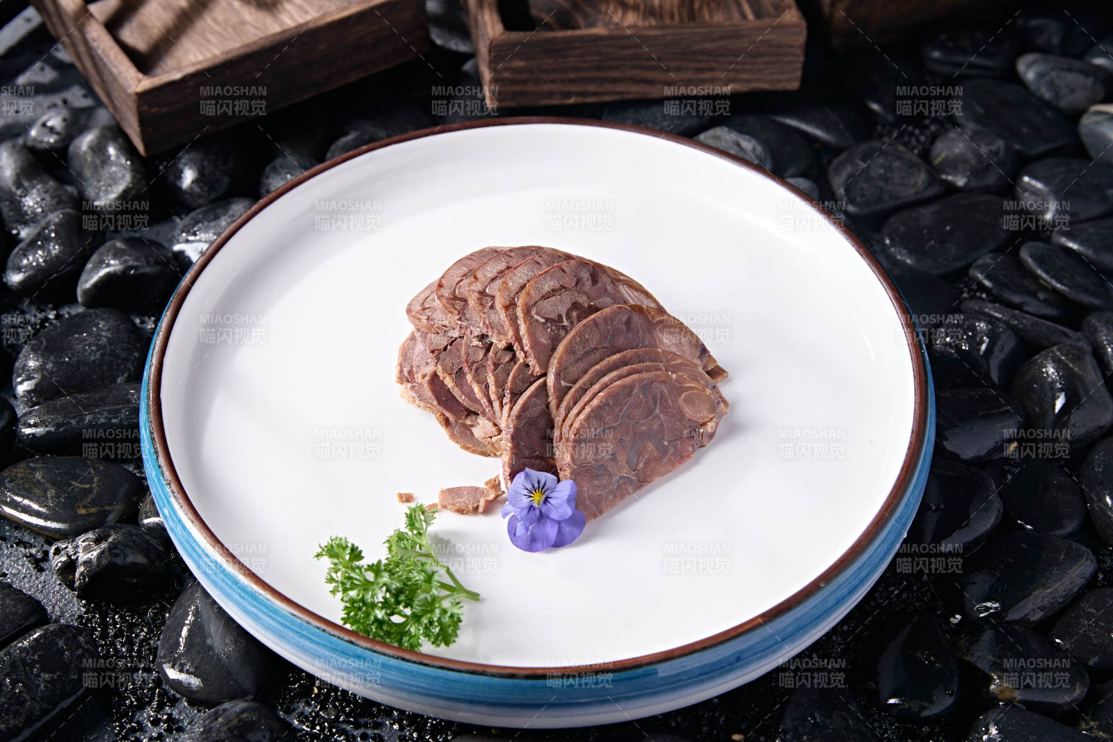 凉菜五香压牛腱切片