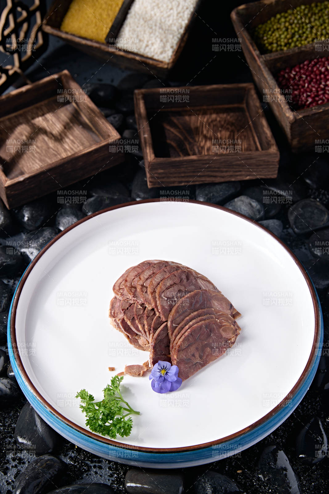 凉菜五香压牛腱切片