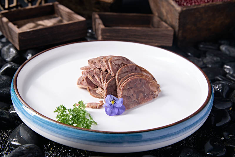 凉菜五香压牛腱切片